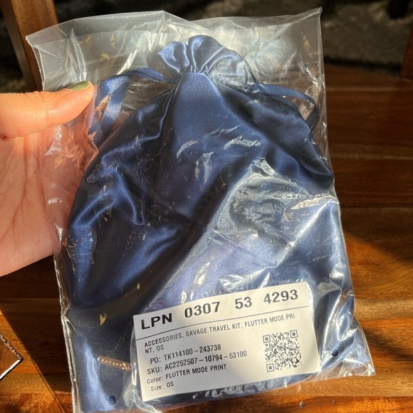 Savage X Fenty Flutter Mode Blue & Purple Butterfly Travel Kit - Picture 11 of 14